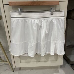 Tasc Performance White Tennis Skirt | Built-In Shorts | Ruffle Hem | Size L